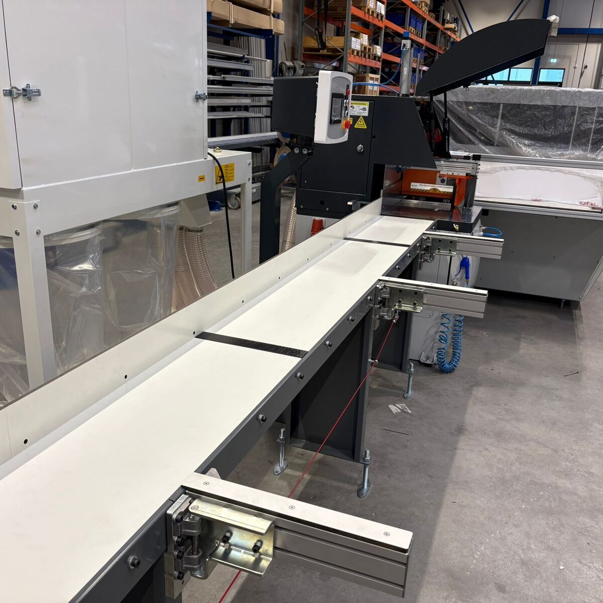 Fully automatic sawing line with discharge table Fully automatic sawing line with discharge table